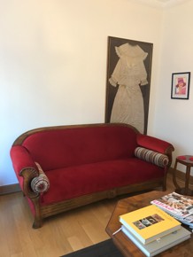 Bekleme odası ve 19. yy'dan bir gelinlik örneği